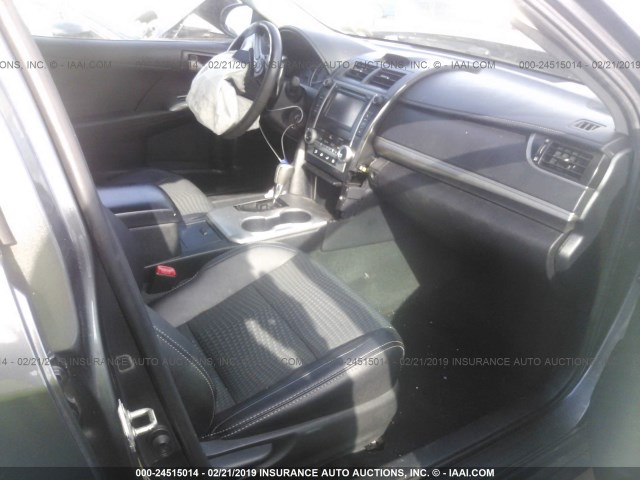 4T1BF1FK7DU206965 - 2013 TOYOTA CAMRY L/SE/LE/XLE 灰色 照片 5