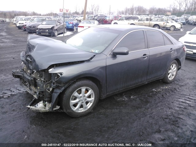 4T1BF3EK1BU627817 - 2011 TOYOTA CAMRY SE/LE/XLE GRAY photo 2