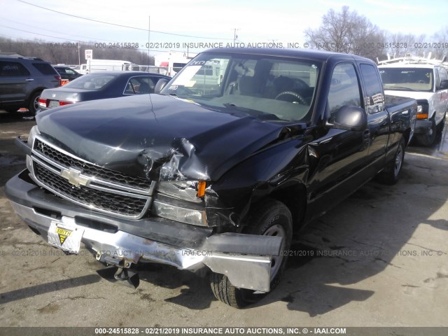 1GCEC19V26Z252032 - 2006 CHEVROLET SILVERADO C1500 BLACK photo 2