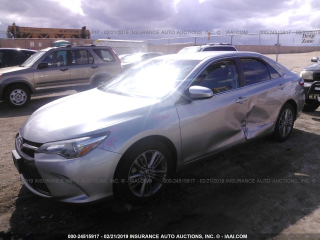 4T1BF1FK8FU945927 - 2015 TOYOTA CAMRY LE/XLE/SE/XSE 银色 照片 2