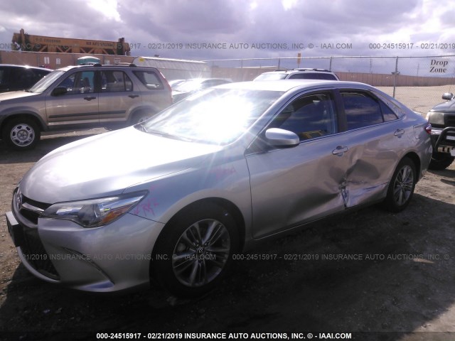 4T1BF1FK8FU945927 - 2015 TOYOTA CAMRY LE/XLE/SE/XSE 银色 照片 6