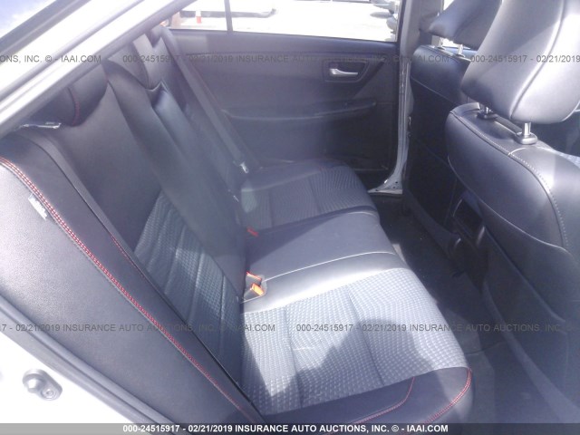 4T1BF1FK8FU945927 - 2015 TOYOTA CAMRY LE/XLE/SE/XSE 银色 照片 8