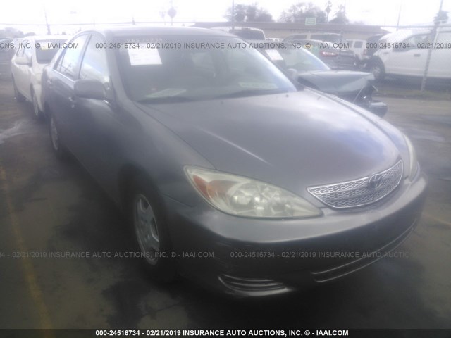 4T1BF32K52U521259 - 2002 TOYOTA CAMRY LE/XLE/SE GRAY photo 1