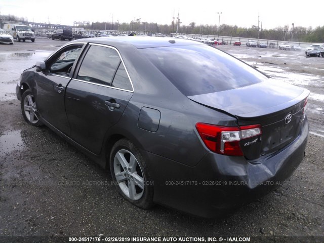 4T1BF1FK4CU067778 - 2012 TOYOTA CAMRY SE/LE/XLE GRAY photo 3