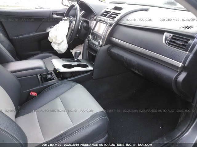 4T1BF1FK4CU067778 - 2012 TOYOTA CAMRY SE/LE/XLE GRAY photo 5