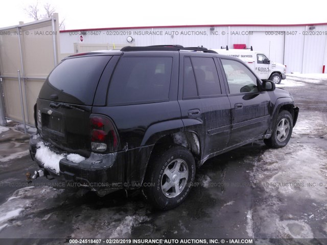 1GNDT13S762295212 - 2006 CHEVROLET TRAILBLAZER LS/LT BLACK photo 4