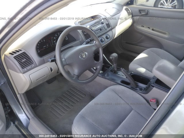 4T1BE32K44U855661 - 2004 TOYOTA CAMRY LE/XLE/SE GRAY photo 5
