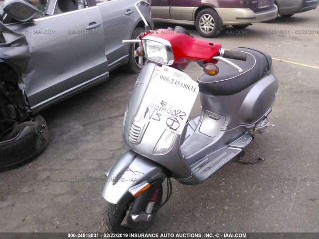 ZAPC386B5E5502460 - 2014 VESPA LX 50 SILVER photo 2