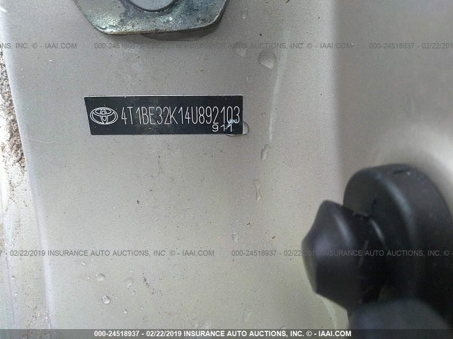 4T1BE32K14U892103 - 2004 TOYOTA CAMRY LE/XLE/SE GOLD photo 9