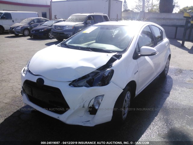 JTDKDTB34G1115744 - 2016 TOYOTA PRIUS C WHITE photo 2