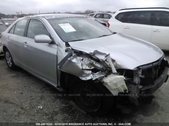 4T4BE46K88R046496 - 2008 TOYOTA CAMRY CE/LE/XLE/SE SILVER photo 1