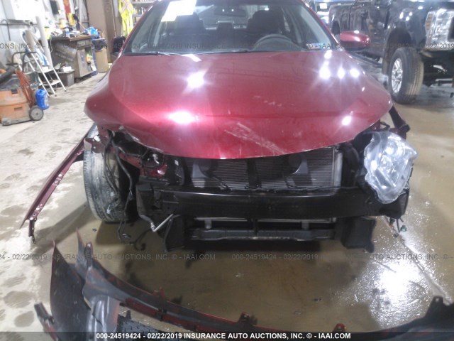 4T1BF1FK7HU793724 - 2017 TOYOTA CAMRY LE/XLE/SE/XSE წითელი ფოტო 6