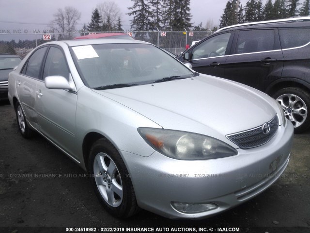 JTDBE32K820089510 - 2002 TOYOTA CAMRY LE/XLE/SE SILVER photo 1