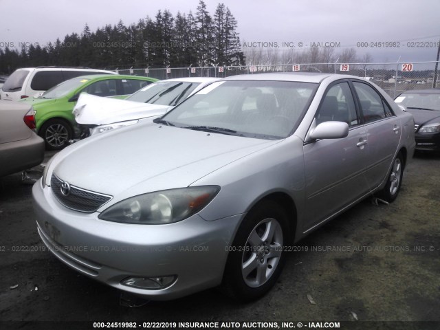 JTDBE32K820089510 - 2002 TOYOTA CAMRY LE/XLE/SE SILVER photo 2