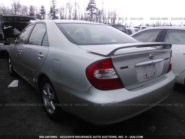 JTDBE32K820089510 - 2002 TOYOTA CAMRY LE/XLE/SE SILVER photo 3