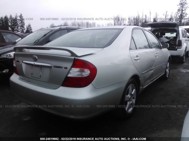 JTDBE32K820089510 - 2002 TOYOTA CAMRY LE/XLE/SE SILVER photo 4