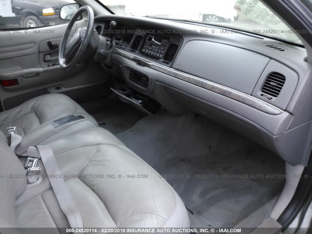 2FAFP74W9YX141827 - 2000 FORD CROWN VICTORIA LX GRAY photo 5