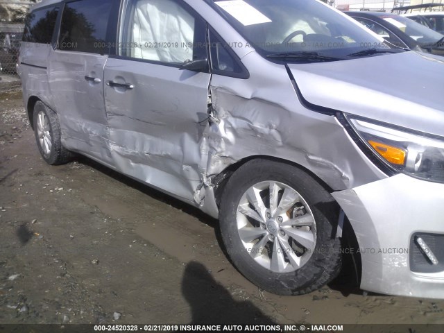 KNDMB5C18G6174239 - 2016 KIA SEDONA LX SILVER photo 6