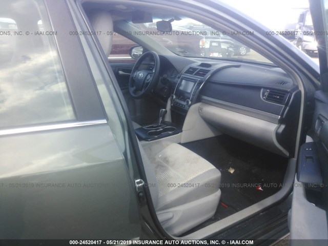 4T4BF1FKXER355653 - 2014 TOYOTA CAMRY L/SE/LE/XLE 灰色 照片 5