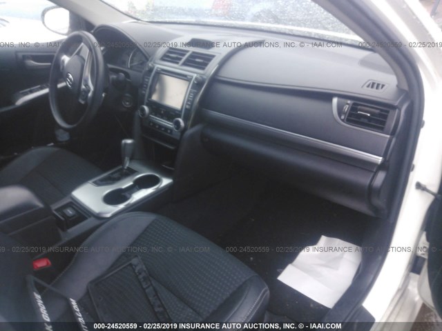 4T1BF1FK9EU397628 - 2014 TOYOTA CAMRY L/SE/LE/XLE 白色 照片 5
