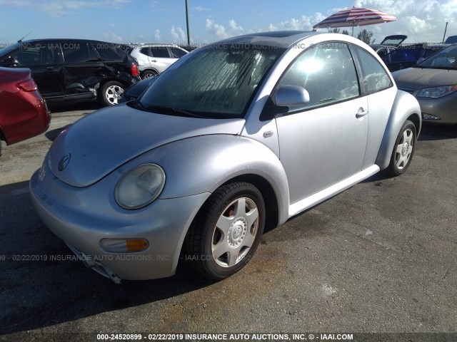 3VWDD21C9YM463979 - 2000 VOLKSWAGEN NEW BEETLE GLX 银色 照片 2