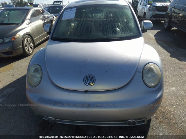 3VWDD21C9YM463979 - 2000 VOLKSWAGEN NEW BEETLE GLX 银色 照片 6
