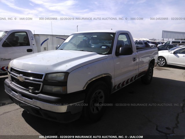 1GCEC14X77Z172428 - 2007 CHEVROLET SILVERADO C1500 CLASSIC WHITE photo 2