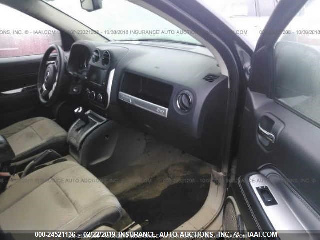 1C4NJDEB1FD333569 - 2015 JEEP COMPASS LATITUDE BLACK photo 5