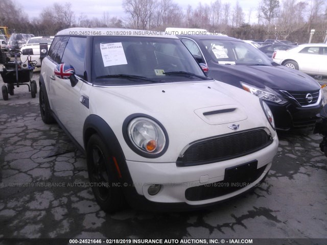 WMWMM33509TP93162 - 2009 MINI COOPER S CLUBMAN WHITE photo 1