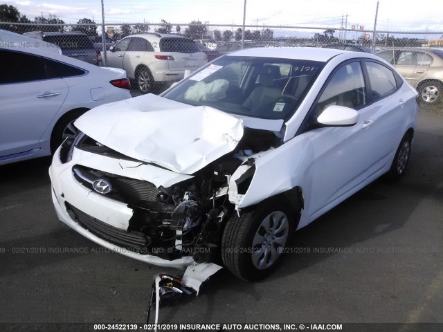 KMHCT4AEXHU243367 - 2017 HYUNDAI ACCENT SE WHITE photo 2