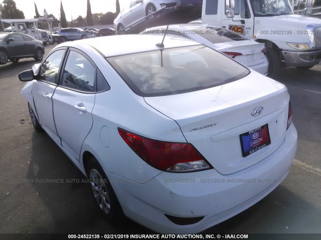 KMHCT4AEXHU243367 - 2017 HYUNDAI ACCENT SE WHITE photo 3