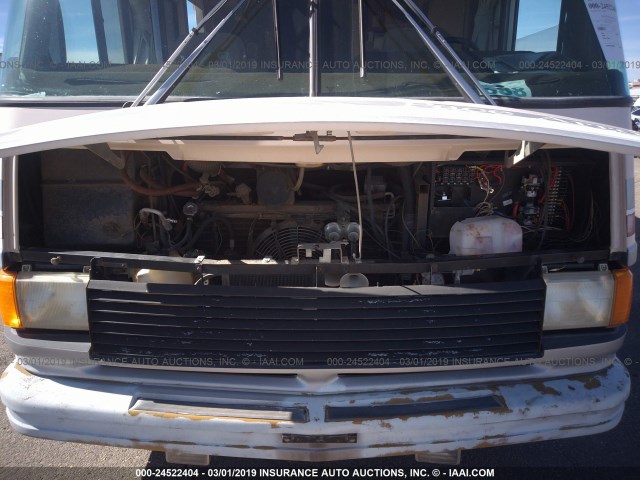 1GBKP37N2M3303796 - 1991 CHEVROLET P30 SILVER photo 10