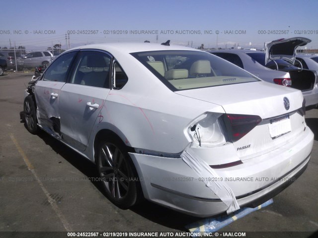 1VWDT7A34HC040034 - 2017 VOLKSWAGEN PASSAT R-LINE WHITE photo 3