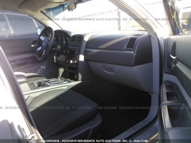 2D4FV47T08H167603 - 2008 DODGE MAGNUM SILVER photo 5