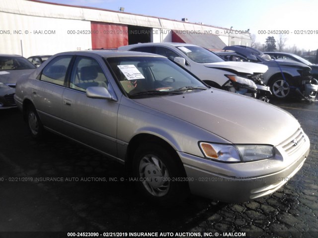 JT2BG22K5W0198025 - 1998 TOYOTA CAMRY CE/LE/XLE Champagne photo 1