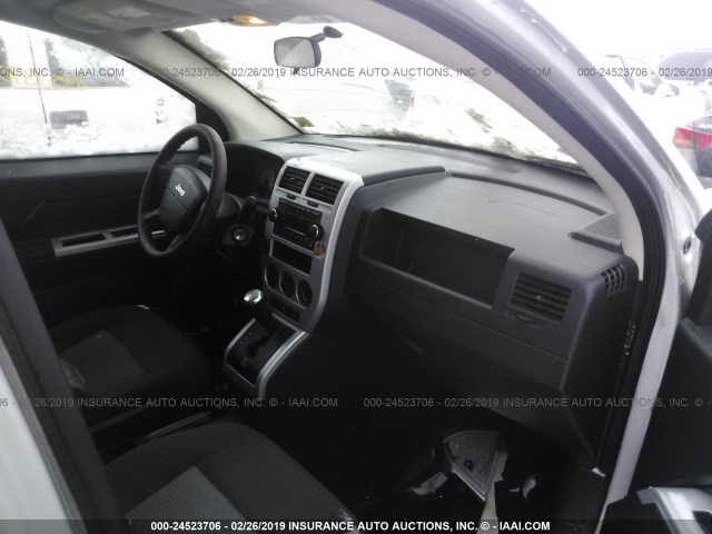 1J8FF47W88D731346 - 2008 JEEP COMPASS SPORT SILVER photo 5