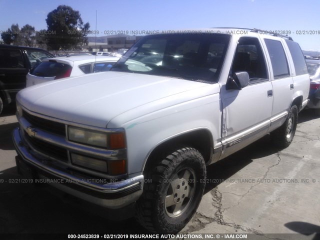 1GNEK13K1SJ367013 - 1995 CHEVROLET TAHOE K1500 WHITE photo 2