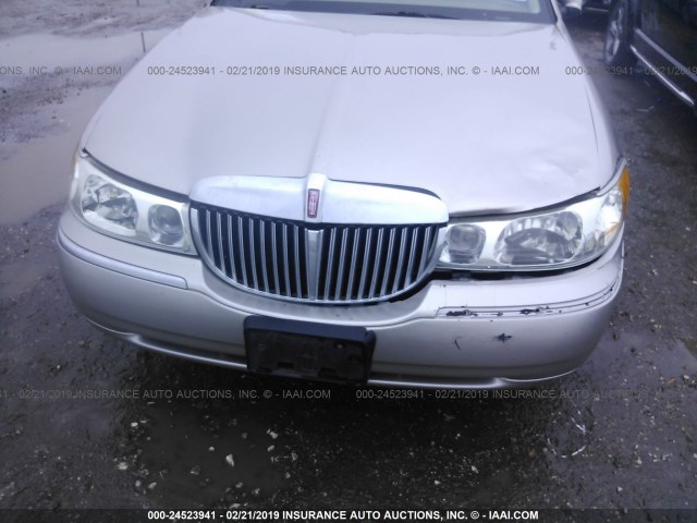 1LNHM81W82Y649666 - 2002 LINCOLN TOWN CAR EXECUTIVE GOLD photo 6