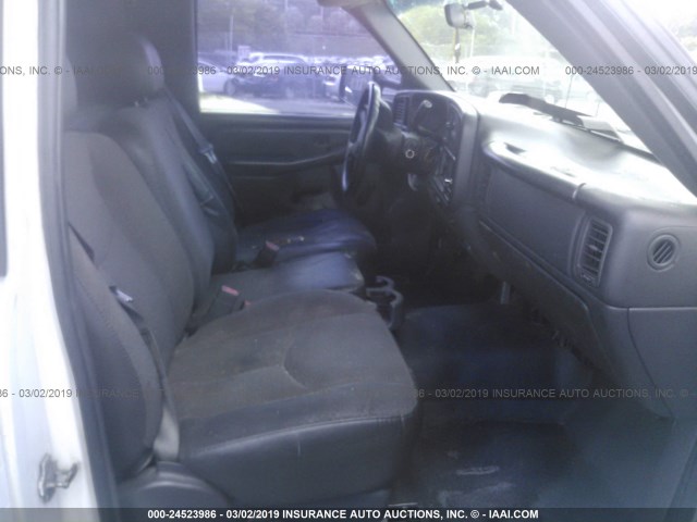 1GCHC24U05E266695 - 2005 CHEVROLET SILVERADO Unknown photo 5