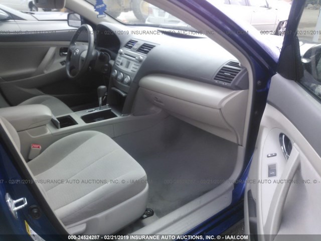 4T4BF3EK9AR012646 - 2010 TOYOTA CAMRY SE/LE/XLE 蓝色 照片 5