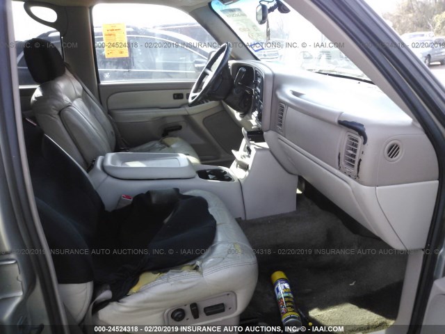 1GNEC16ZX2J226530 - 2002 CHEVROLET SUBURBAN C1500 GRAY photo 5