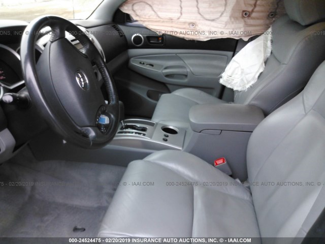 5TELU4EN3AZ738230 - 2010 TOYOTA TACOMA DOUBLE CAB 黑色 照片 5