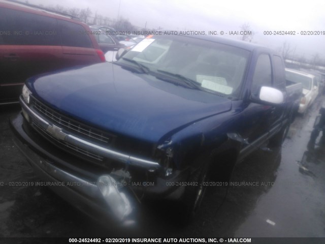 2GCEC19T021283670 - 2002 CHEVROLET SILVERADO C1500 BLUE photo 2