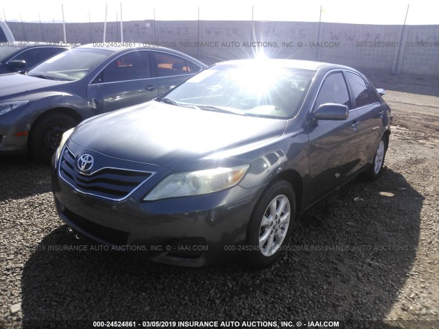 4T1BF3EKXBU755893 - 2011 TOYOTA CAMRY SE/LE/XLE 灰色 照片 2
