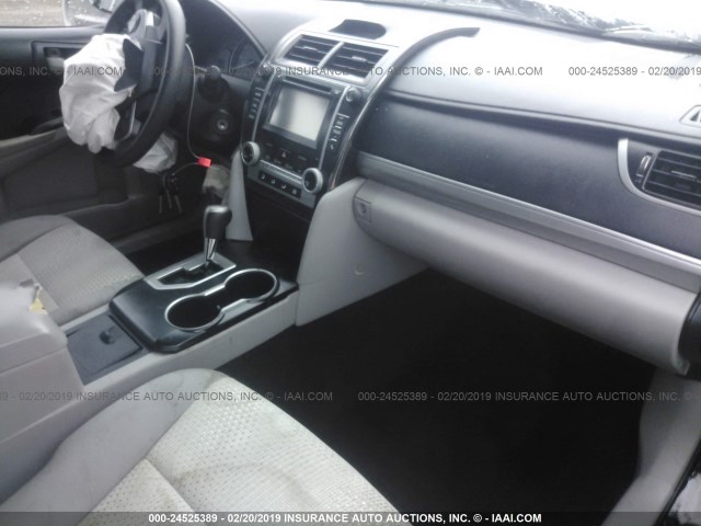 4T4BF1FK1ER407803 - 2014 TOYOTA CAMRY L/SE/LE/XLE 黑色 照片 5