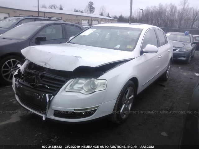 WVWJK73C69P023915 - 2009 VOLKSWAGEN PASSAT TURBO WHITE photo 2