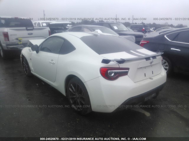 JF1ZNAA14H8708535 - 2017 TOYOTA 86 SPECIAL EDITION WHITE photo 3