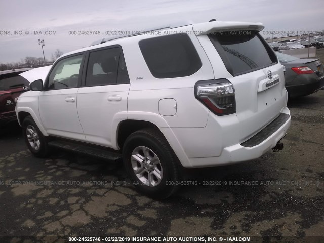 JTEBU5JR8G5287569 - 2016 TOYOTA 4RUNNER SR5 PREM/LTDL/TRAIL/TRD WHITE photo 3