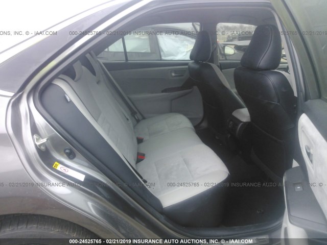 4T1BF1FK5HU371127 - 2017 TOYOTA CAMRY LE/XLE/SE/XSE GRAY photo 8