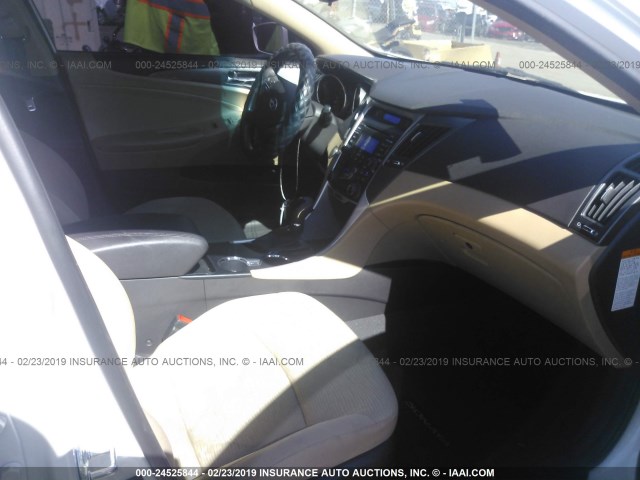 KMHEC4A45CA035732 - 2012 HYUNDAI SONATA HYBRID WHITE photo 5